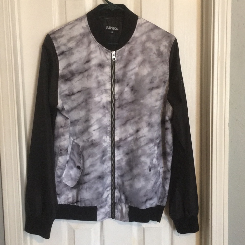 Marble with black sleeved windbreaker from Carbon
